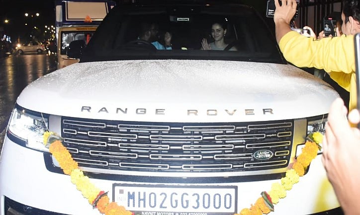 அனன்யா பாண்டே வாங்கிய கார்.